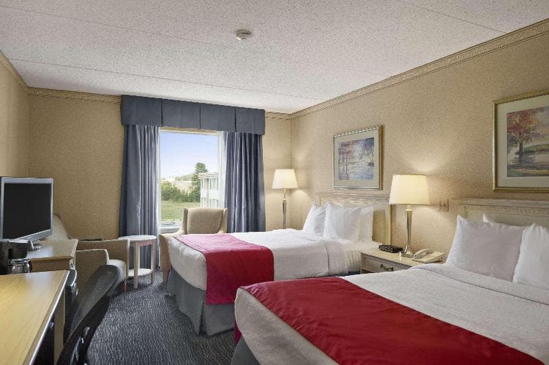 Ramada By Wyndham Trenton photo 1