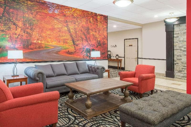 Ramada by Wyndham Cumberland Downtown 4