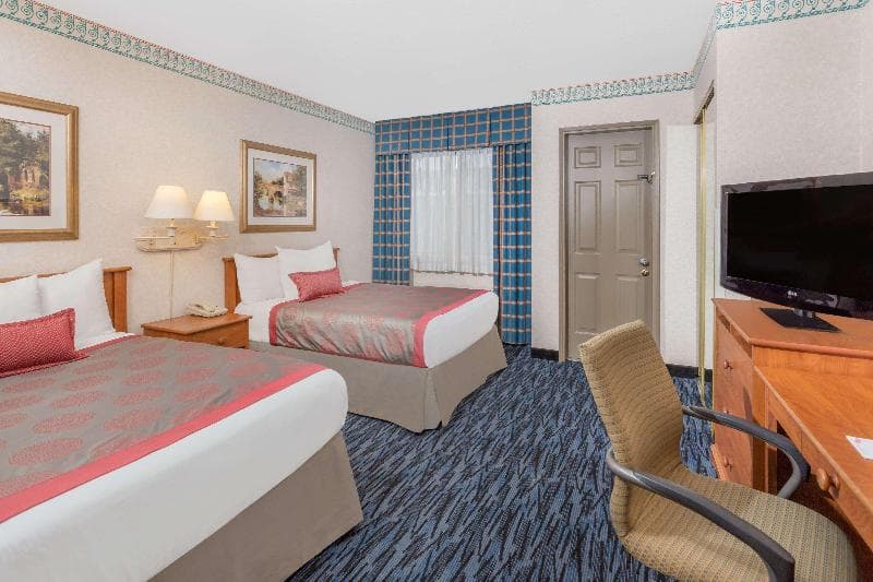 Ramada By Wyndham Kent Seattle Area photo 1