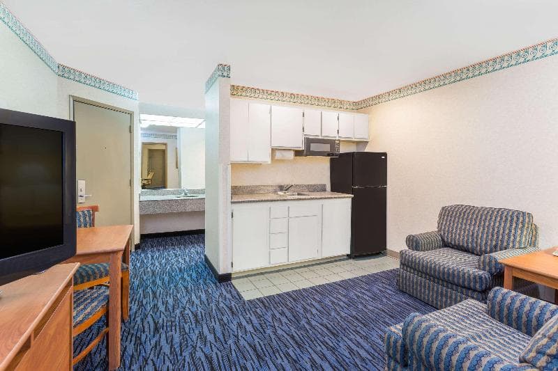 Ramada By Wyndham Kent Seattle Area 5