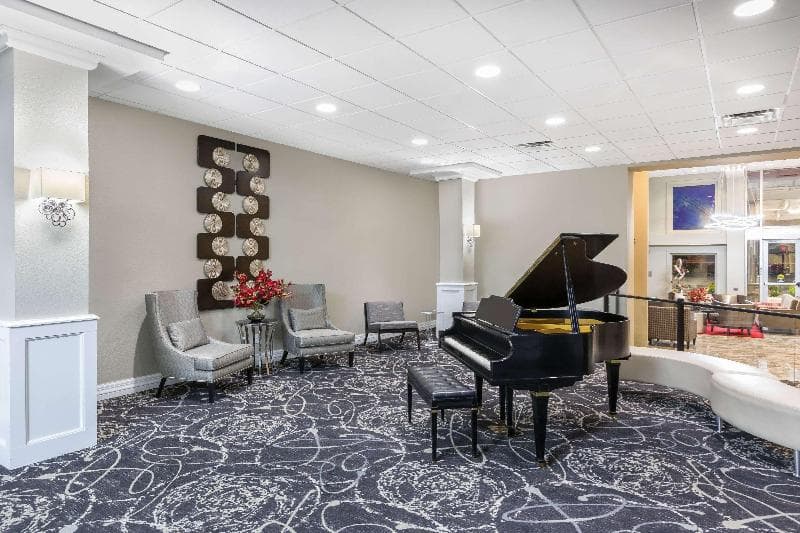 Ramada By Wyndham Des Moines Airport 2
