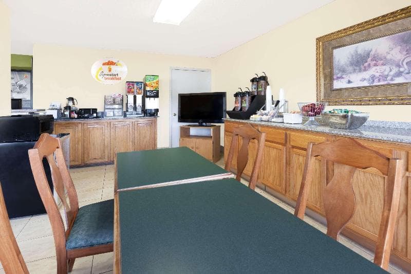 Super 8 By Wyndham Longview/I-20 4