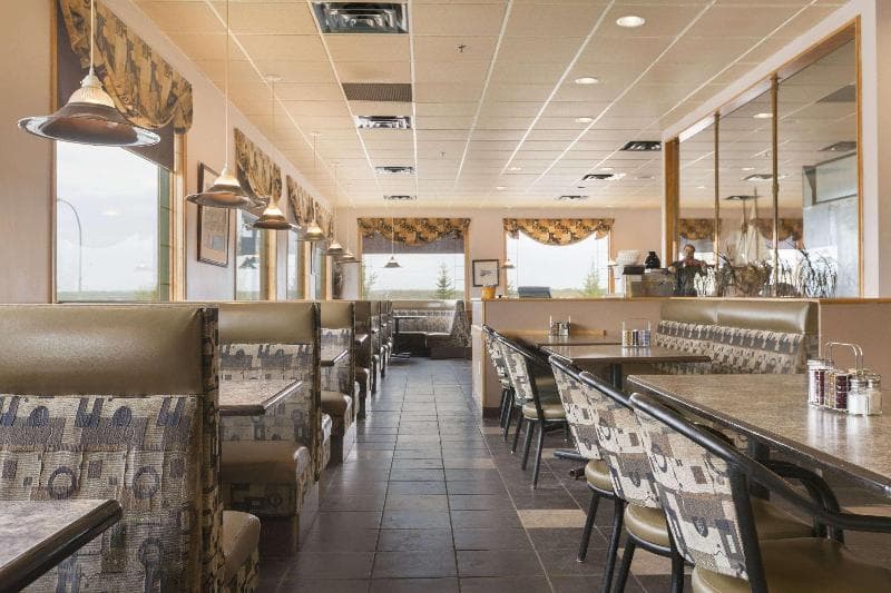 Super 8 By Wyndham Drayton Valley 3