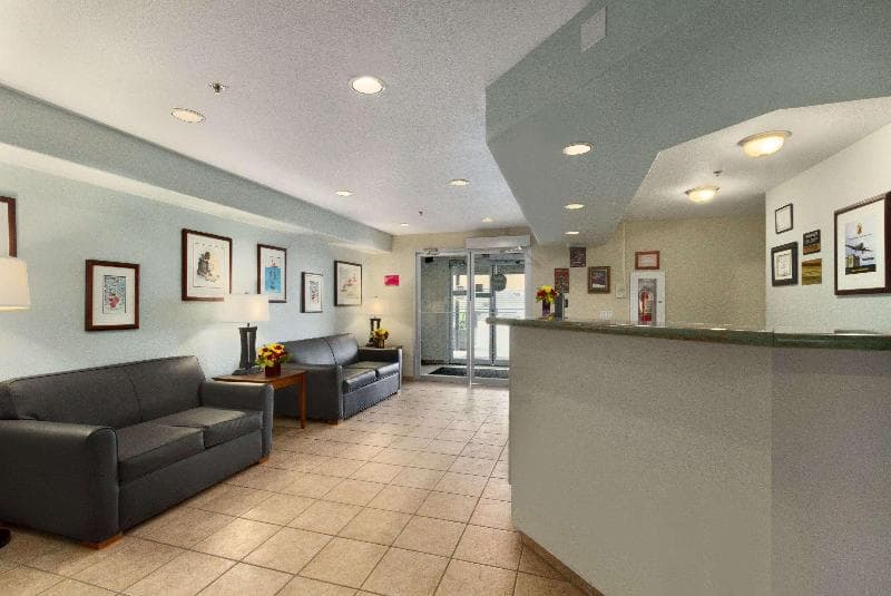 Super 8 by Wyndham Yellowknife 2