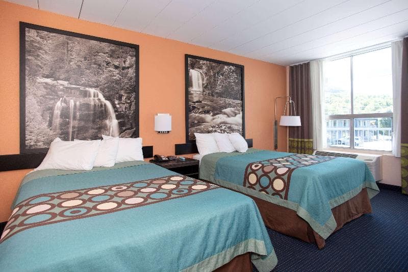Super 8 by Wyndham Black Mountain photo 1