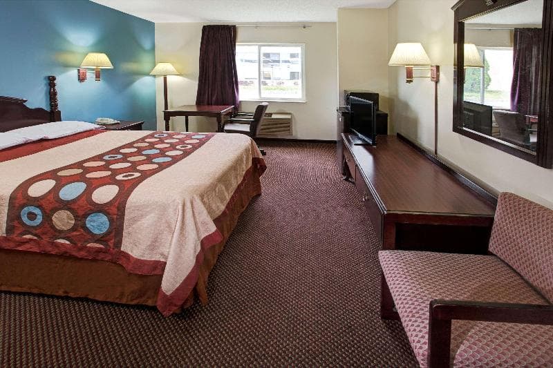 Super 8 by Wyndham Heath/Newark 2