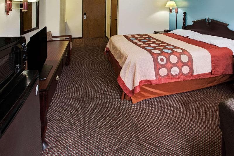 Super 8 by Wyndham Heath/Newark 4