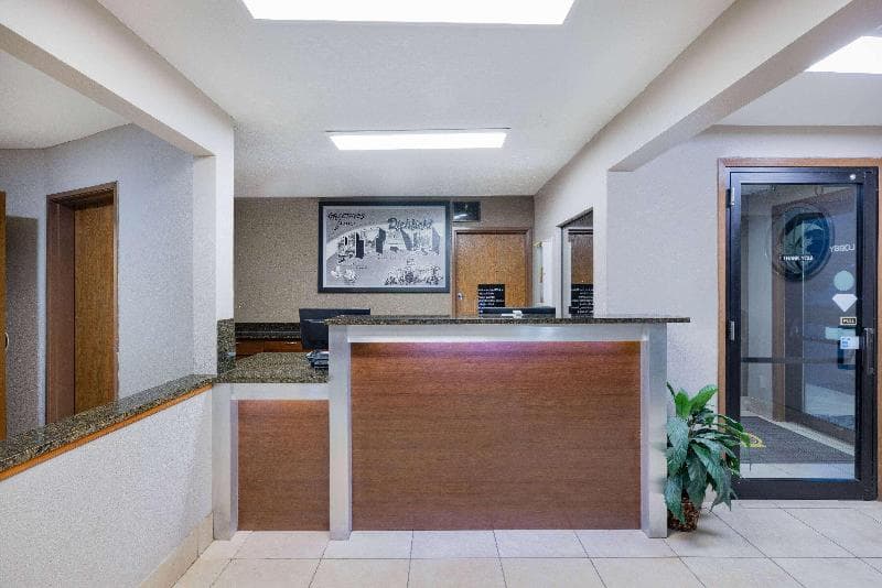 Super 8 by Wyndham Richfield 5