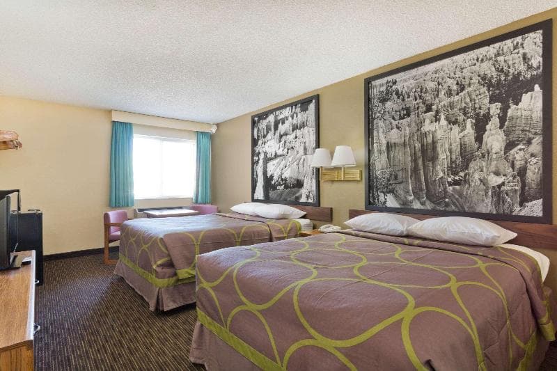 Super 8 by Wyndham Richfield 2