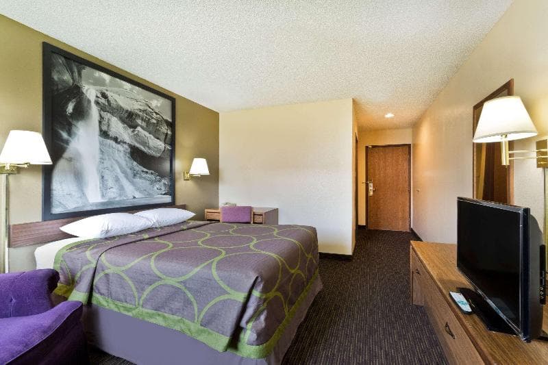 Super 8 by Wyndham Richfield 4