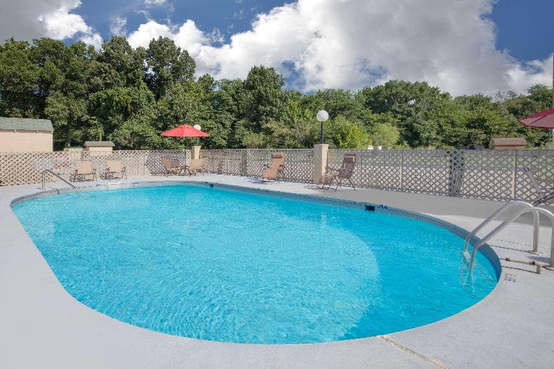 Super 8 by Wyndham Clarksville 5
