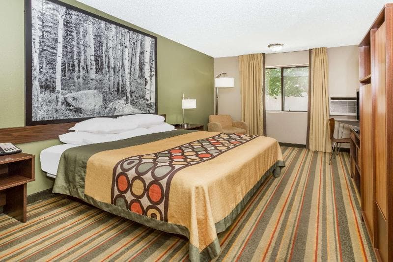 Super 8 By Wyndham Montrose 4