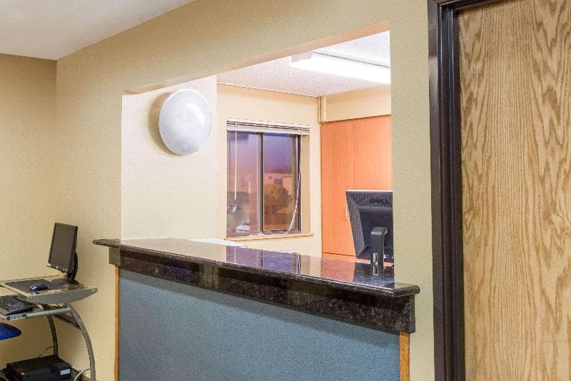 Super 8 by Wyndham Franklin/Middletown Area 3