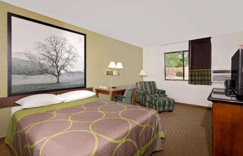 Super 8 by Wyndham Johnson City 2