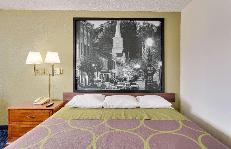 Super 8 by Wyndham Johnson City 3
