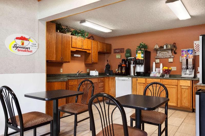 Super 8 By Wyndham Concordia 3