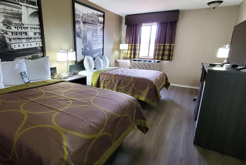 Super 8 by Wyndham Paris 5
