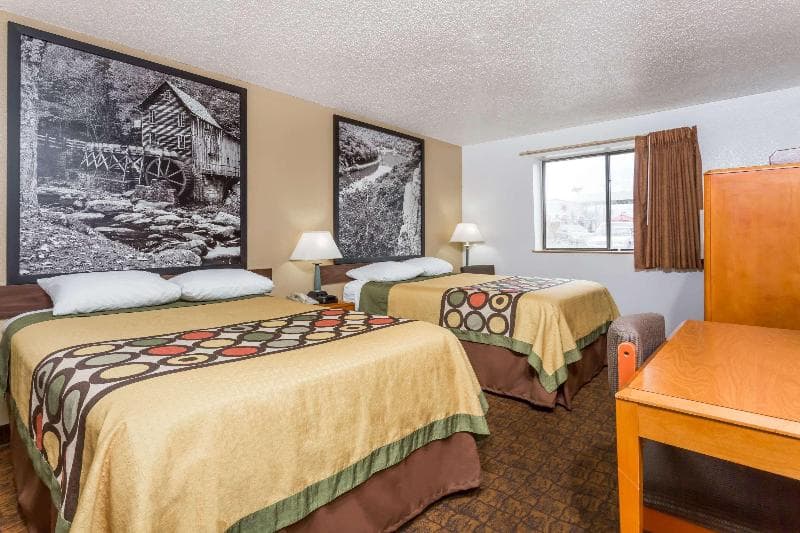 Super 8 By Wyndham Summersville 2
