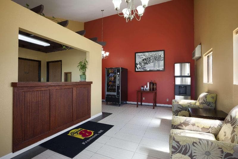 Super 8 By Wyndham Fremont 3