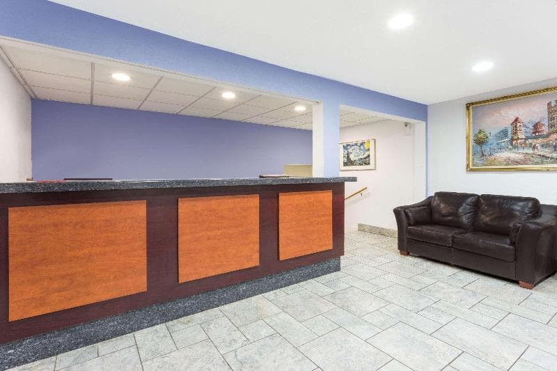 Super 8 by Wyndham Kenosha/Pleasant Prairie 4