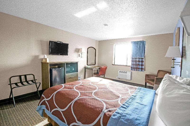 Super 8 by Wyndham Kenosha/Pleasant Prairie 3