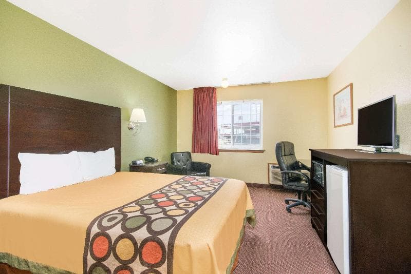 Super 8 by Wyndham Moriarty 5