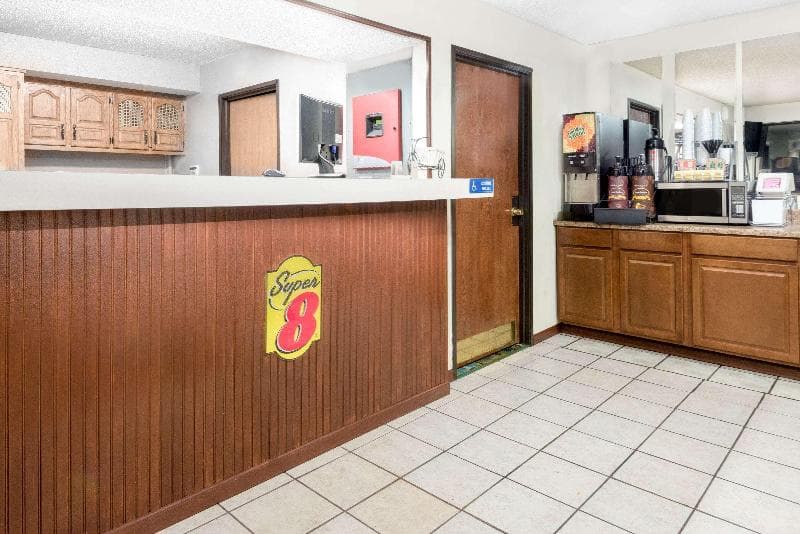 Super 8 by Wyndham Kent/Akron Area 3