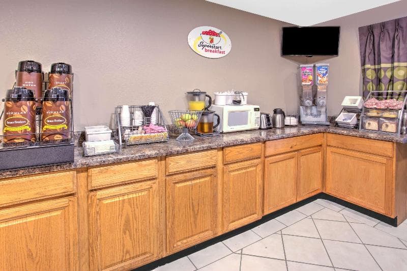 Super 8 by Wyndham Wyoming/Grand Rapids Area photo 1