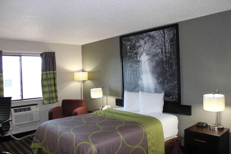 Super 8 by Wyndham Wyoming/Grand Rapids Area 3