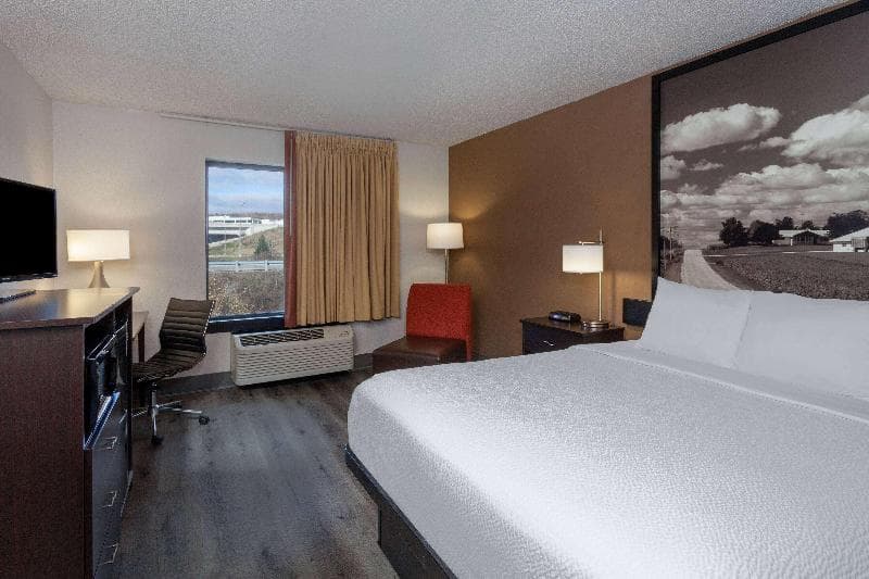 Super 8 by Wyndham Wausau 2