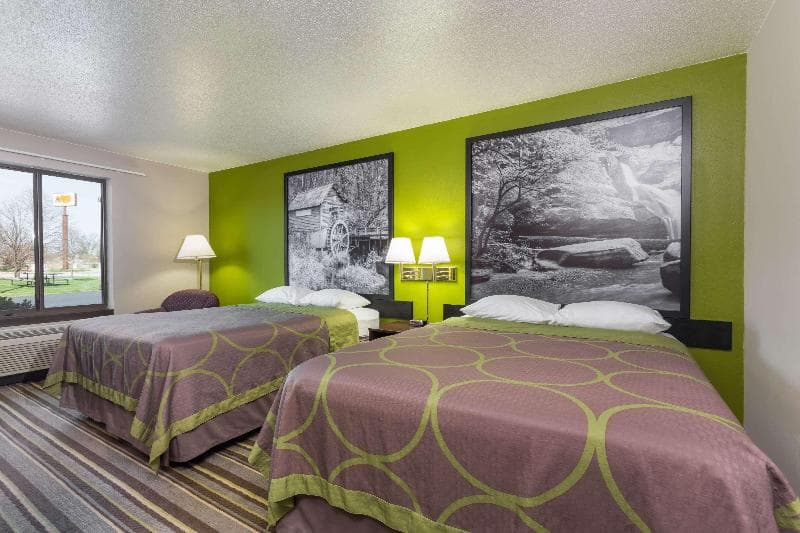 Super 8 By Wyndham Germantown/Milwaukee 2