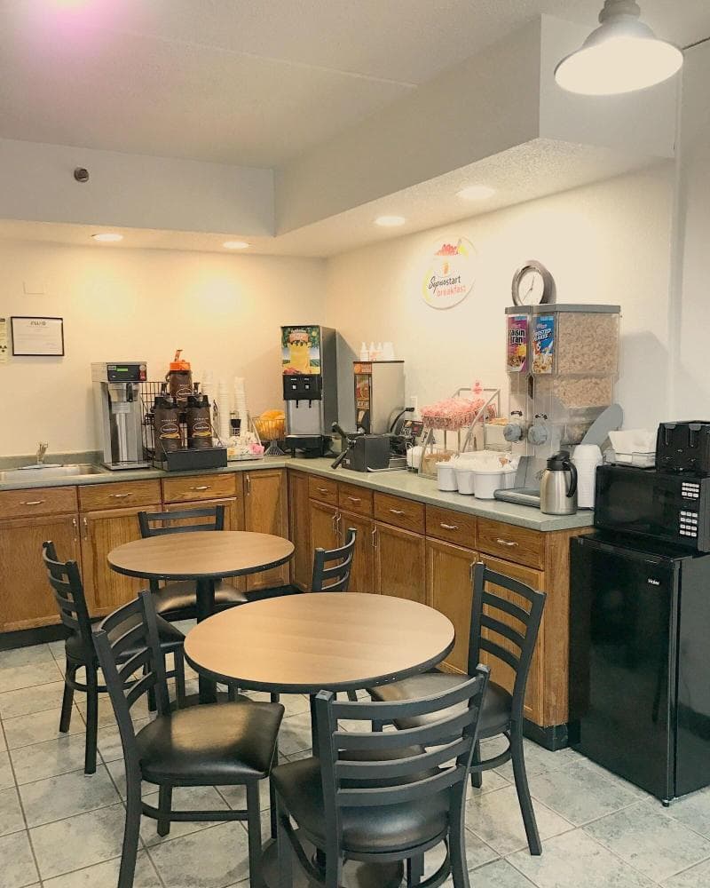 Super 8 By Wyndham Groton 3