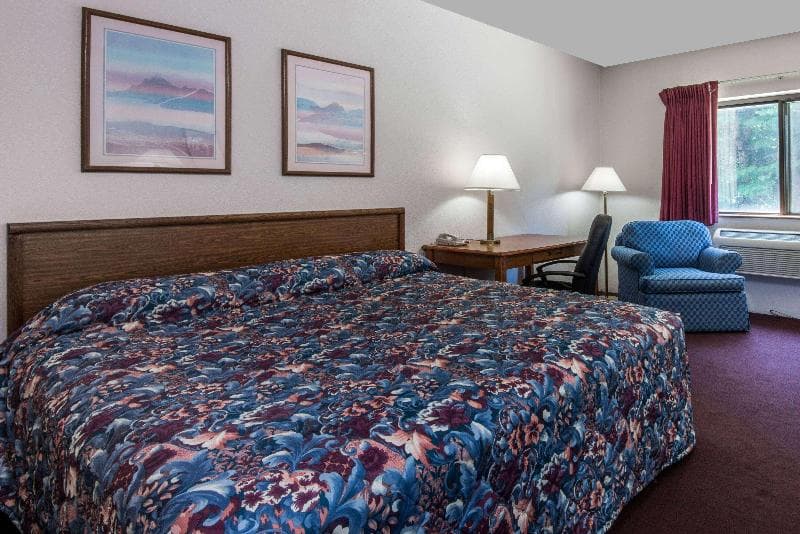 Super 8 By Wyndham Groton 4