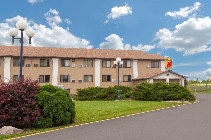 Super 8 by Wyndham Clear Lake photo 1
