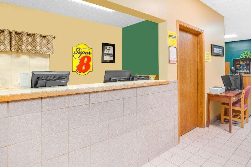 Super 8 by Wyndham Clear Lake 2