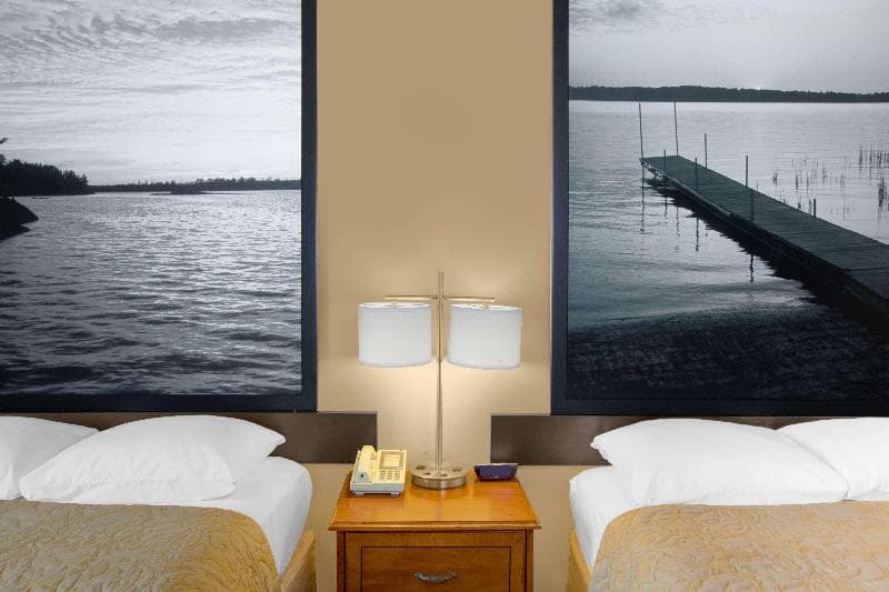 Super 8 by Wyndham Clear Lake 4