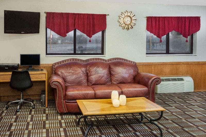 Super 8 by Wyndham Muscatine 4