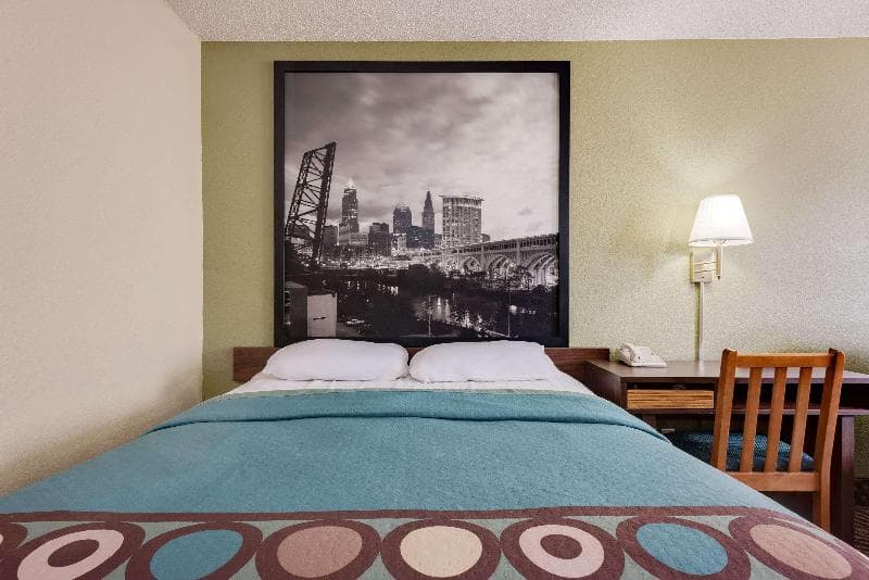 Super 8 by Wyndham Mentor/Cleveland Area photo 1