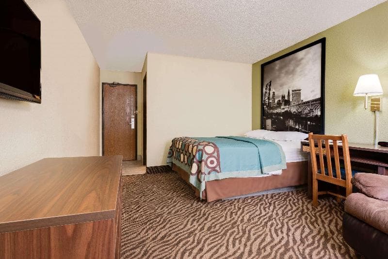 Super 8 by Wyndham Mentor/Cleveland Area 2
