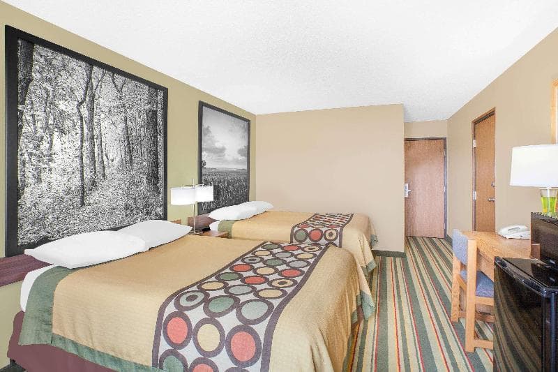 Super 8 By Wyndham Mt Pleasant 2
