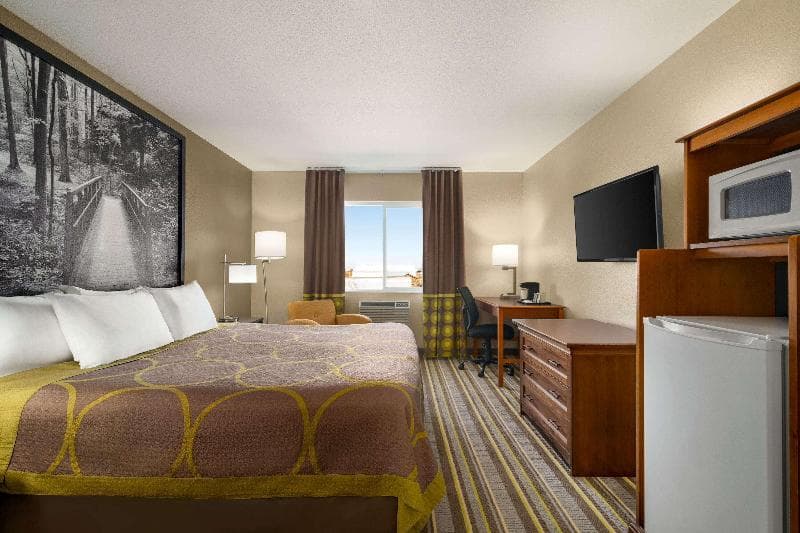 Super 8 by Wyndham Liberal 2