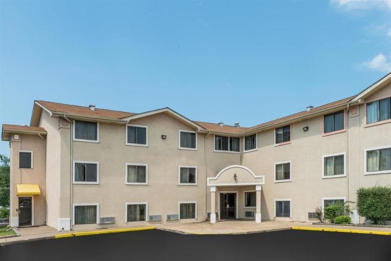 Quality Inn & Suites photo 1