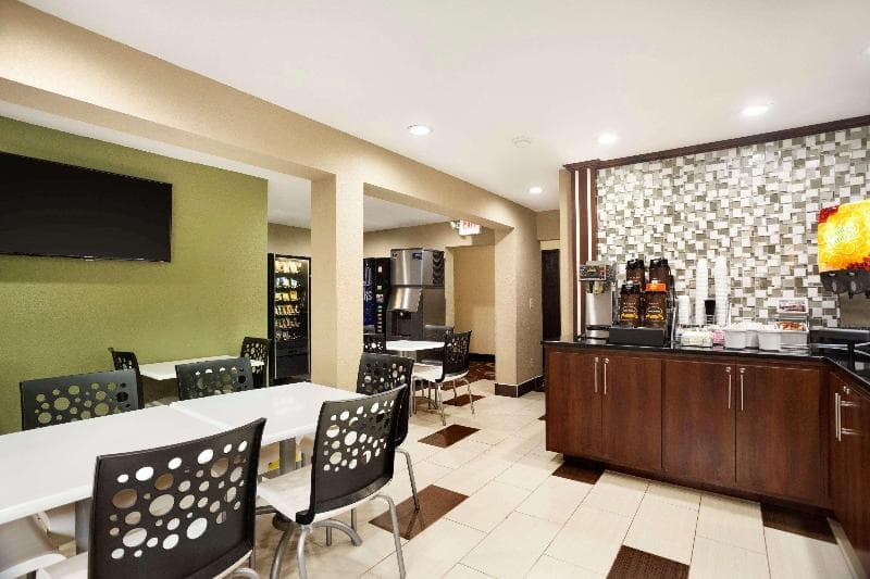 Super 8 by Wyndham Joplin 5