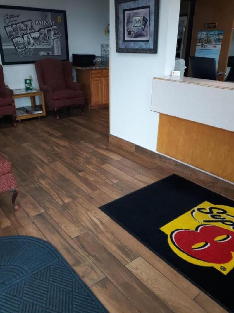 Super 8 By Wyndham Minot Airport 5