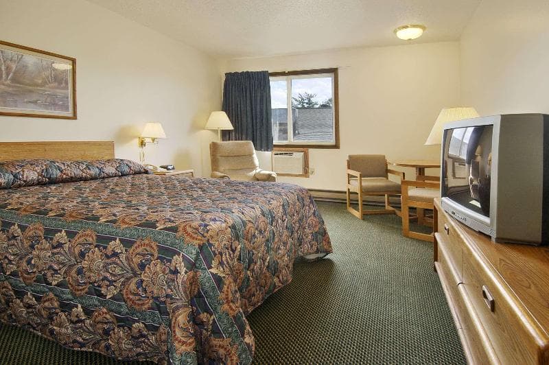 Super 8 By Wyndham Iron Mountain 3