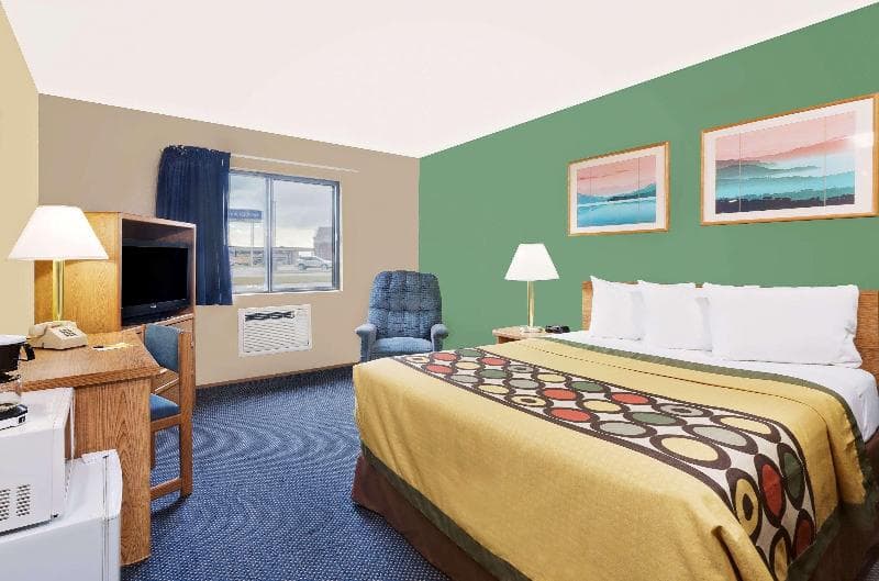 Super 8 By Wyndham Marshall 5