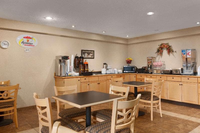 Super 8 By Wyndham West Springfield/Route 5 photo 1