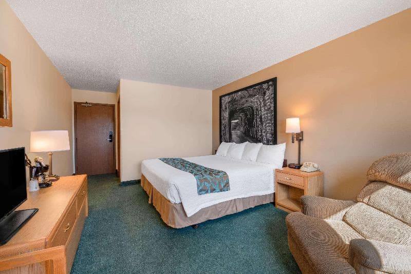 Super 8 by Wyndham Hill City/Mount Rushmore/Area photo 1