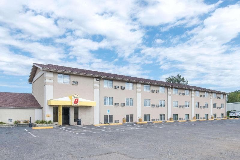 Super 8 By Wyndham Watertown 5