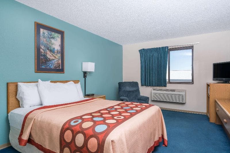 Super 8 by Wyndham Baxter/Brainerd Area photo 1